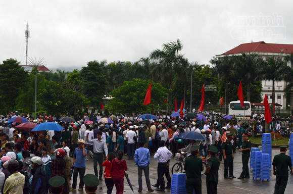 Ngày tòng quân chộn rộn cửa ngõ Tây Bắc ảnh 8 Ngày tòng quân chộn rộn cửa ngõ Tây Bắc ảnh 8