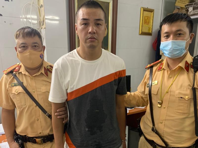 Tổ công tác Đội CSGT số 4 phối hợp CAP Điện Biên, quận Ba Đình bắt đối tượng cướp giật tài sản Tổ công tác Đội CSGT số 4 phối hợp CAP Điện Biên, quận Ba Đình bắt đối tượng cướp giật tài sản