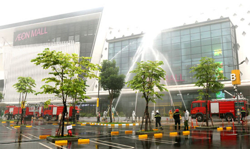 Lực lượng Cảnh sát PCCC và CNCH - CAQ Hà Đông diễn tập chữa cháy, cứu nạn có sự tham gia nhiều lực lượng tại Trung tâm thương mại