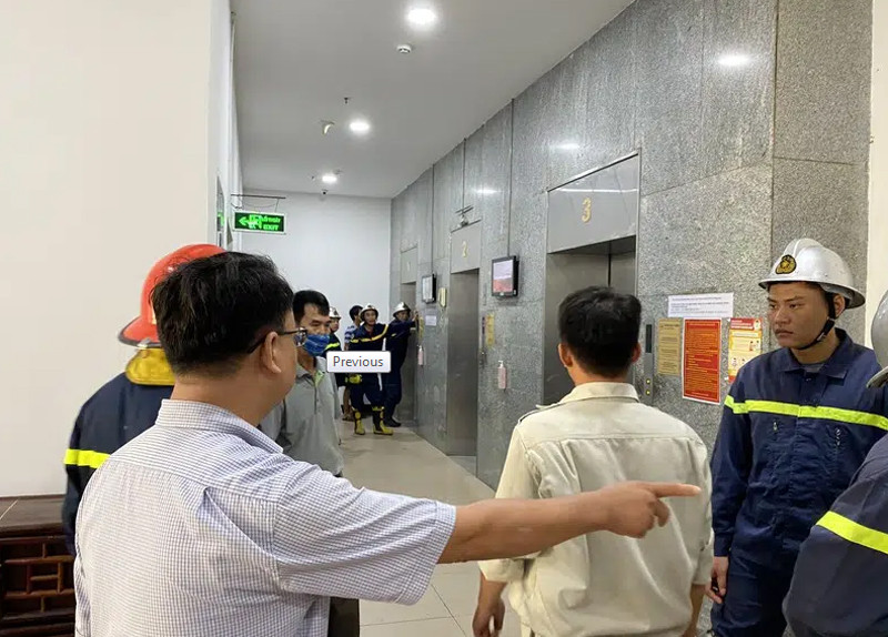 Lực lượng CNCH cứu nạn người mắc kẹt trong thang máy tại chung cư 71 Nguyễn Chí Thanh
