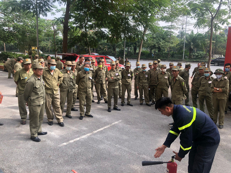 Một trong những nhiệm vụ quan trọng hàng năm, được CAQ Tây Hồ xác định là thường xuyên tuyên truyền, tập huấn, trang bị kỹ năng để phát huy hiệu quả nhiệm vụ sẵn sàng ứng trực an toàn PCCC tại cơ sở, khu dân cư