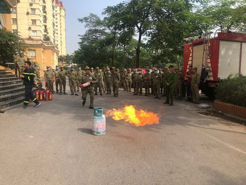 Theo chỉ huy CAQ Tây Hồ, lực lượng dân phòng đã phát huy hiệu quả trong nhiệm vụ lan tỏa, tuyên truyền để người dân thay đổi nhận thức đối với công tác PCCC. Do đó, việc tập huấn thường xuyên không chỉ kiểm tra lại kỹ năng, nâng cao trình độ mà còn là phương thức tuyên truyền hiệu quả