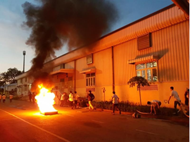 CAQ Long Biên thực tập phương án chữa cháy tại Tổng Công ty May 10 CAQ Long Biên thực tập phương án chữa cháy tại Tổng Công ty May 10