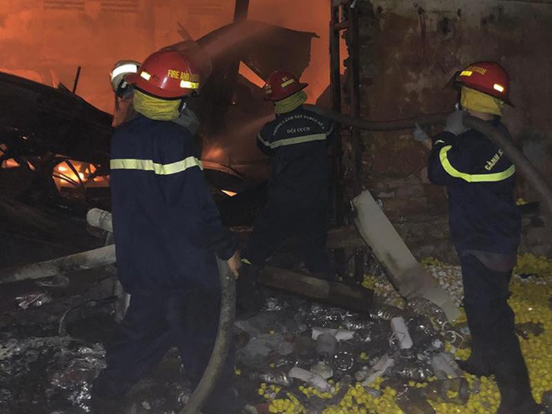 Vụ cháy ở ngõ 685 đường Lĩnh Nam, phường Lĩnh Nam, quận Hoàng Mai, do cơ sở chưa nghiệm thu an toàn PCCC nhưng vẫn hoạt động Vụ cháy ở ngõ 685 đường Lĩnh Nam, phường Lĩnh Nam, quận Hoàng Mai, do cơ sở chưa nghiệm thu an toàn PCCC nhưng vẫn hoạt động