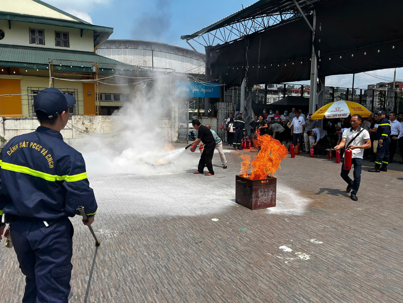 Hướng dẫn thực hành sử dụng bình chữa cháy xách tay xử lý cháy hiệu quả, an toàn Hướng dẫn thực hành sử dụng bình chữa cháy xách tay xử lý cháy hiệu quả, an toàn