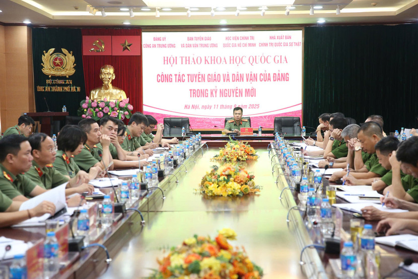 Đại tá Nguyễn Ngọc Quyền, Phó Bí thư Đảng ủy, Phó Giám đốc Công an thành phố Hà Nội chủ trì tại điểm cầu Công an thành phố