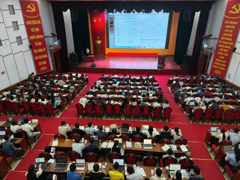 Trên 1.300 người đứng đầu cơ sở, cơ quan, doanh nghiệp thuộc 4 xã Quang Minh, Mê Linh, Yên Lãng, Tiến Thắng thực hiện khai báo, cập nhật thông tin về PCCC