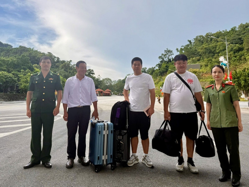 Công an tỉnh Bắc Ninh phối hợp Bộ Đội biên phòng tỉnh Lạng Sơn trục xuất 3 công dân vi phạm nhập cảnh vào Việt Nam