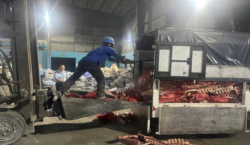 Phát hiện cơ sở kinh doanh thực phẩm không rõ nguồn gốc... Phát hiện cơ sở kinh doanh thực phẩm không rõ nguồn gốc...