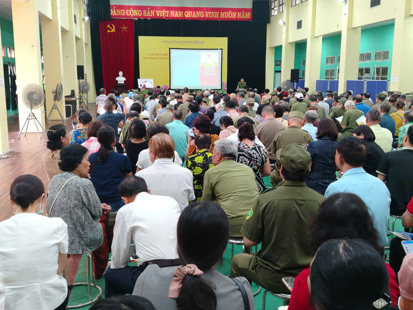 Các học viên tham gia tuyên truyền, tập huấn kỹ năng về an toàn cháy, nổ