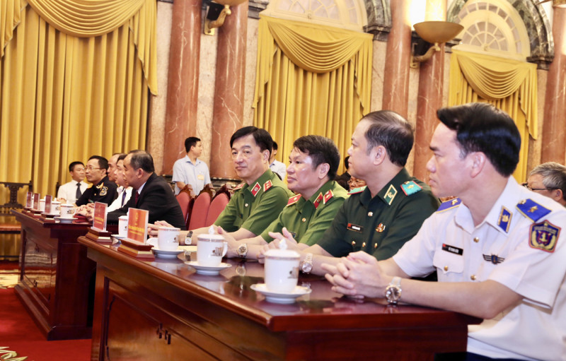 Các đại biểu điển hình tiên tiến dự buổi gặp mặt