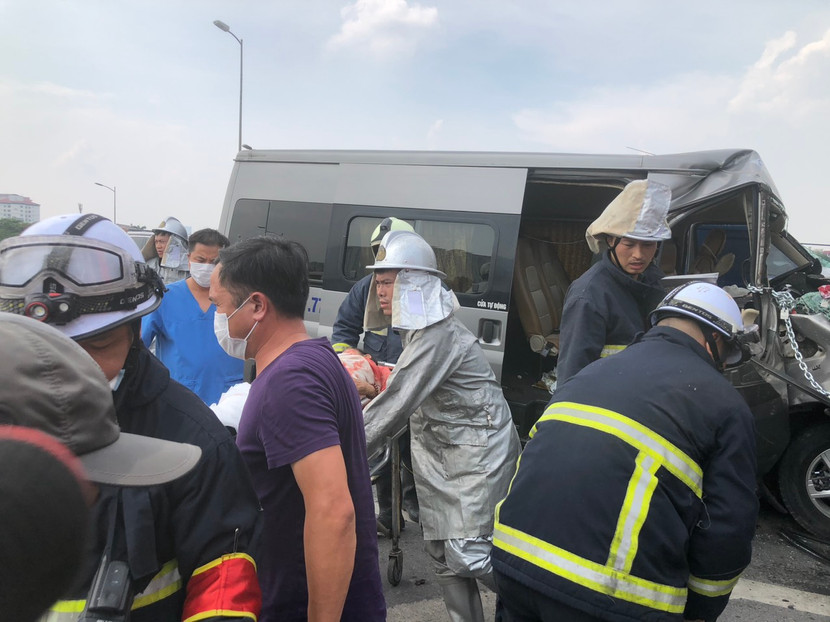 Lực lượng Cảnh sát PCCC và CNCH - CAQ Hoàng Mai kịp thời cứu nạn nhân bị mắc kẹt trong xe ô tô