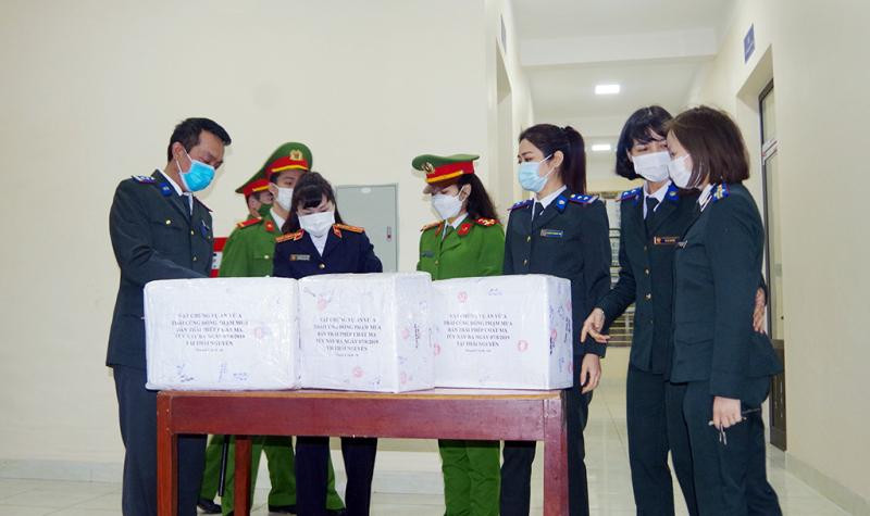 Công an tỉnh Thái Nguyên bàn giao tang vật cho Cục Thi hành án dân sự tiêu hủy