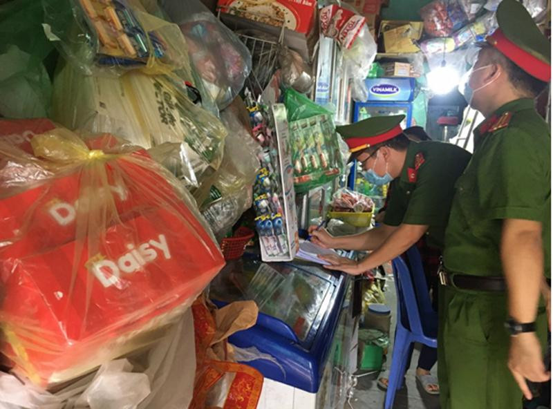 Lực lượng Cảnh sát PCCC và CNCH - CAH Thanh Trì kiểm tra cơ sở kinh doanh kết hợp nhà ở trươc khi dịch Covid-19 bùng phát Lực lượng Cảnh sát PCCC và CNCH - CAH Thanh Trì kiểm tra cơ sở kinh doanh kết hợp nhà ở trươc khi dịch Covid-19 bùng phát
