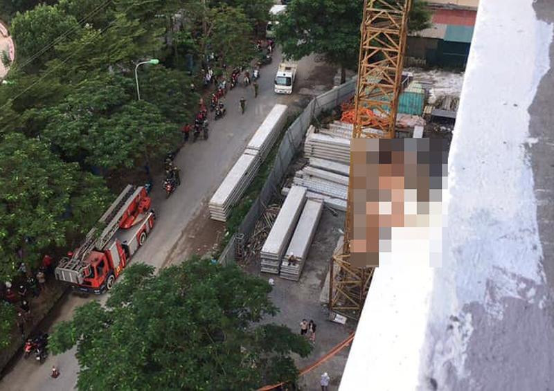 Nam thanh niên ngồi ngoài mép bê tông tầng 6 có ý định dại dột, nhưng lực lượng cứu nạn kịp thời đưa đến nơi an toàn