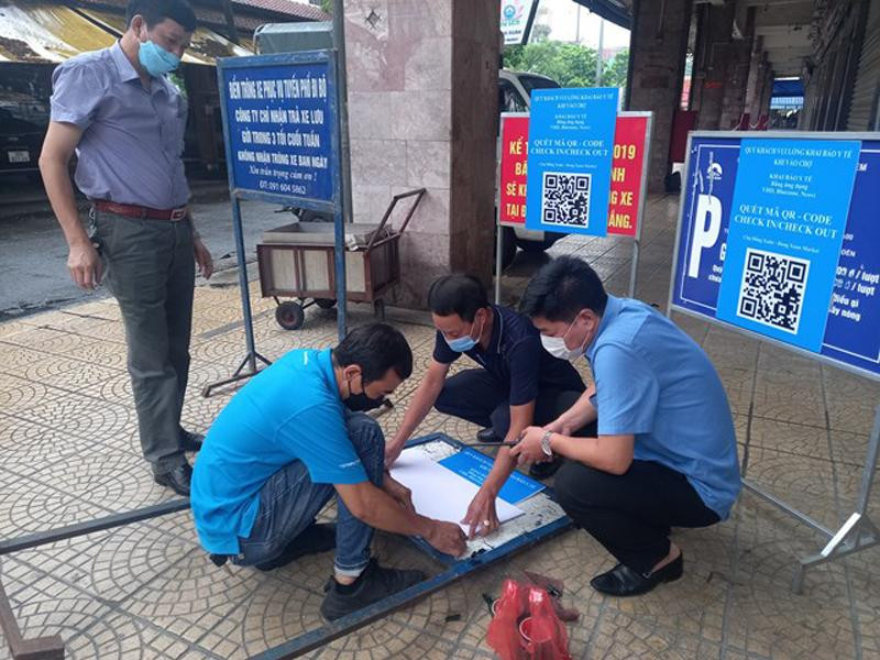 Trang bị các biển quét mã QR Code để kiểm soát, phòng chống Covid-19 Trang bị các biển quét mã QR Code để kiểm soát, phòng chống Covid-19