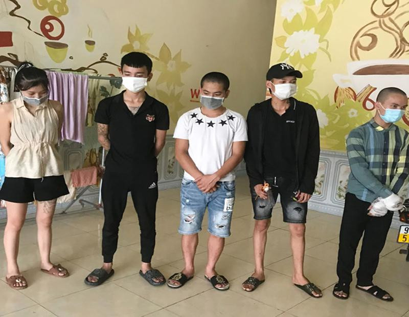 Giữa mùa dịch Covid-19, nhóm đối tượng thuê nhà nghỉ sử dụng trái phép chất ma túy Giữa mùa dịch Covid-19, nhóm đối tượng thuê nhà nghỉ sử dụng trái phép chất ma túy