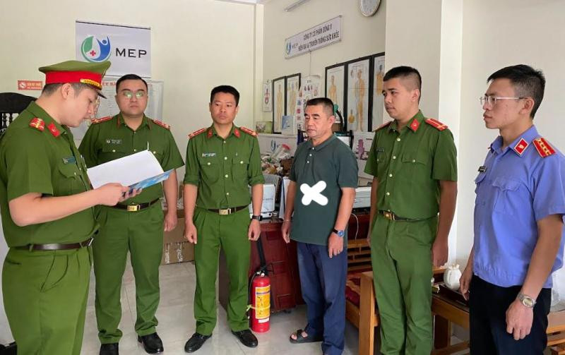 Cơ quan CSĐT đọc lệnh bắt đối tượng Trọng (X)