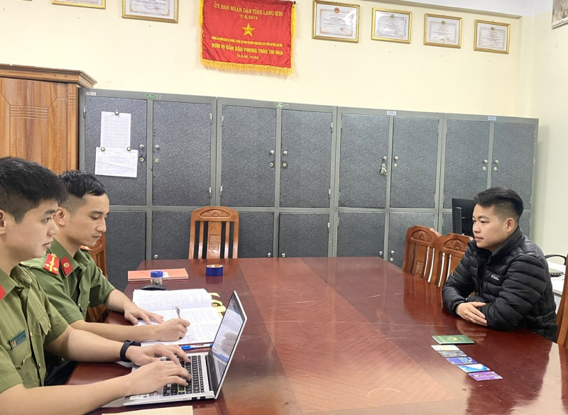 Cơ quan điều tra ghi lời khai đối tượng Tuấn Cơ quan điều tra ghi lời khai đối tượng Tuấn