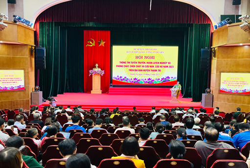 Thượng tá Lã Văn Tuyên phát biểu tại hội nghị