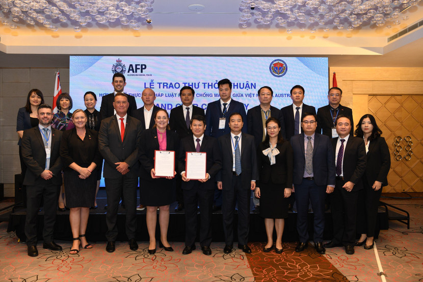 Đại biểu hai nước tại hội nghị