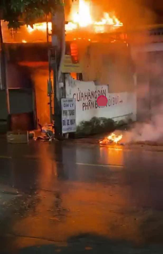 Cháy cửa hàng sửa chữa xe máy ở xã Thanh Cao, huyện Thanh Oai, Hà Nội