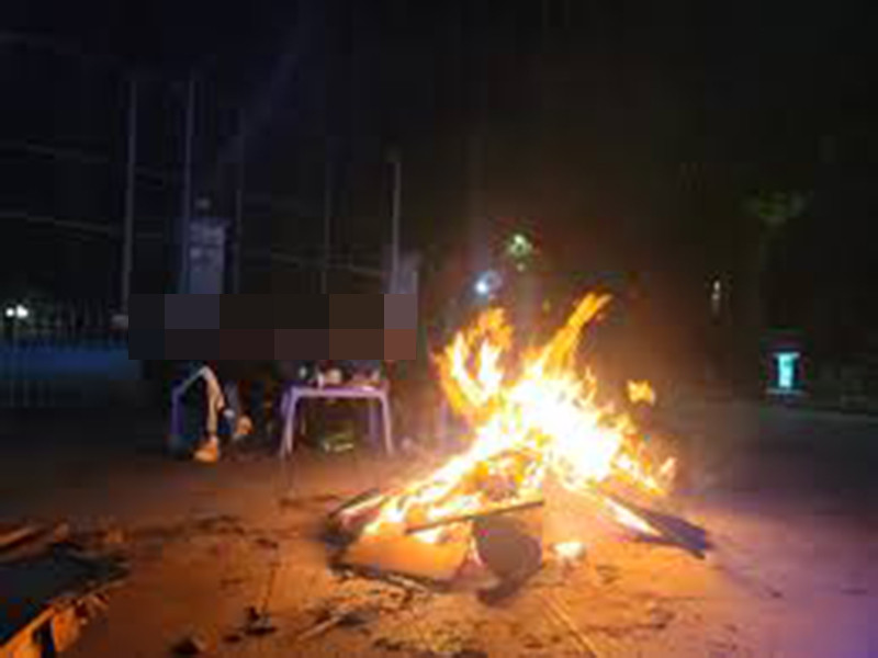 Hành vi đốt lửa trên vỉa hè có thể xử phạt tù