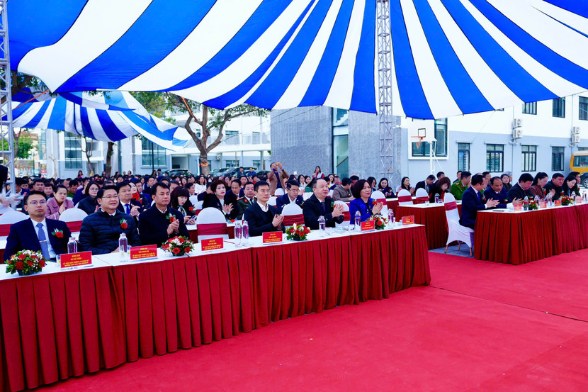 Các đại biểu tham dự buổi lễ