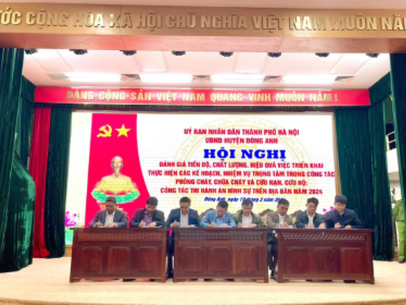 Các đơn vị ký cam kết việc triển khai thực hiện hiệu quả các Kế hoạch, nhiệm vụ trọng tâm trong công tác PCCC&amp;CNCH và công tác thi hành án hình sự trên địa bàn huyện Đông Anh năm 2024