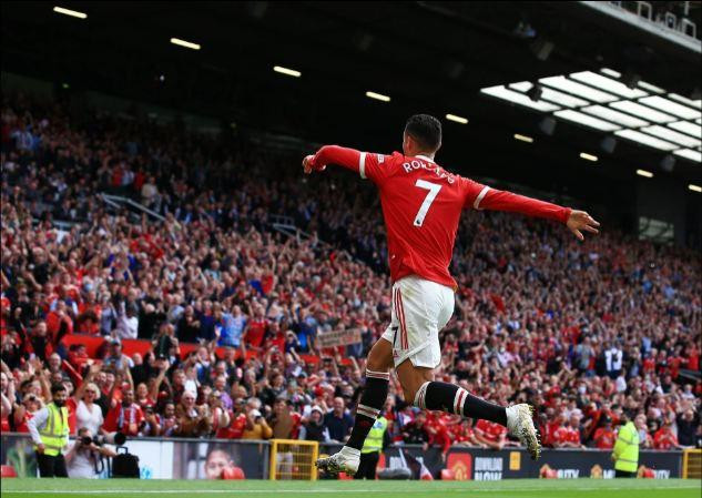 Nhu cầu về chiếc áo đấu của Ronaldo tăng hơn 3.000%