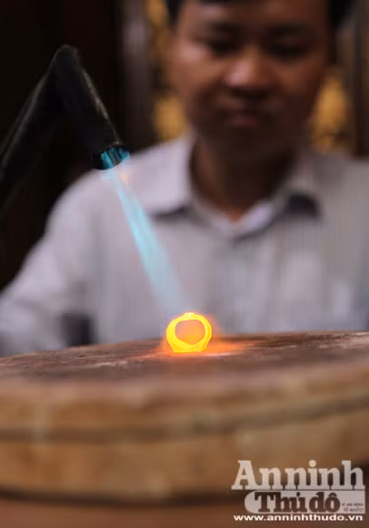 Mang nghề ra hè phố phô diễn để... khỏi quên ảnh 2