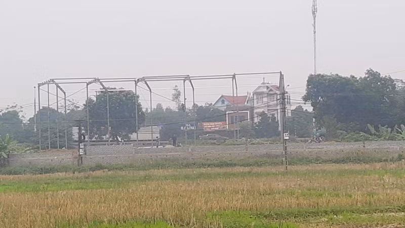 Yêu cầu đình chỉ và tháo dỡ công trình vi phạm 540 m2 không phép tại xã Tân Dĩnh, huyện Lạng Giang