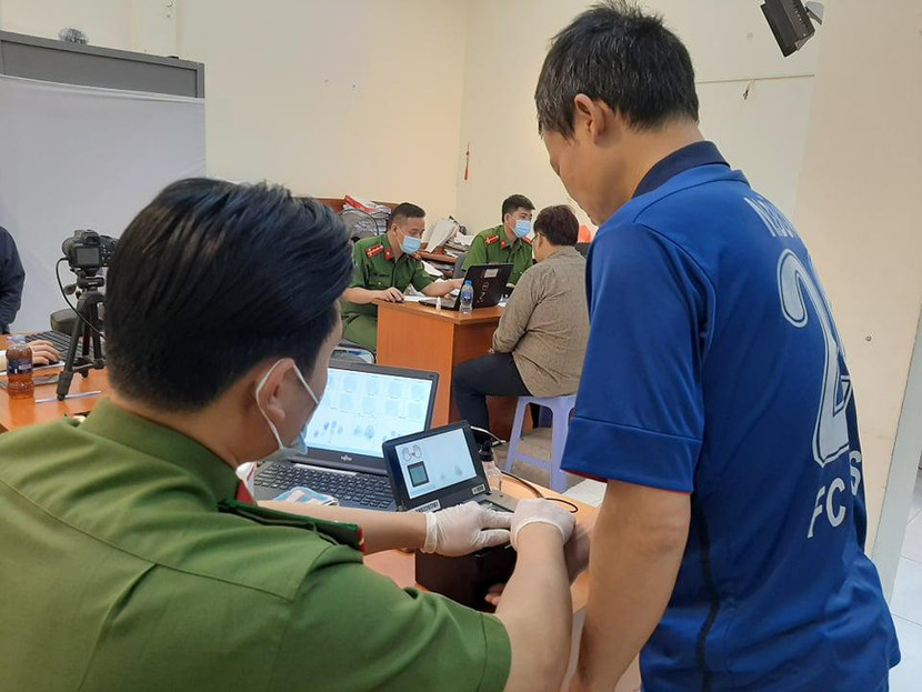 Điểm cấp CCCD tại quận Tây Hồ sáng 30-4