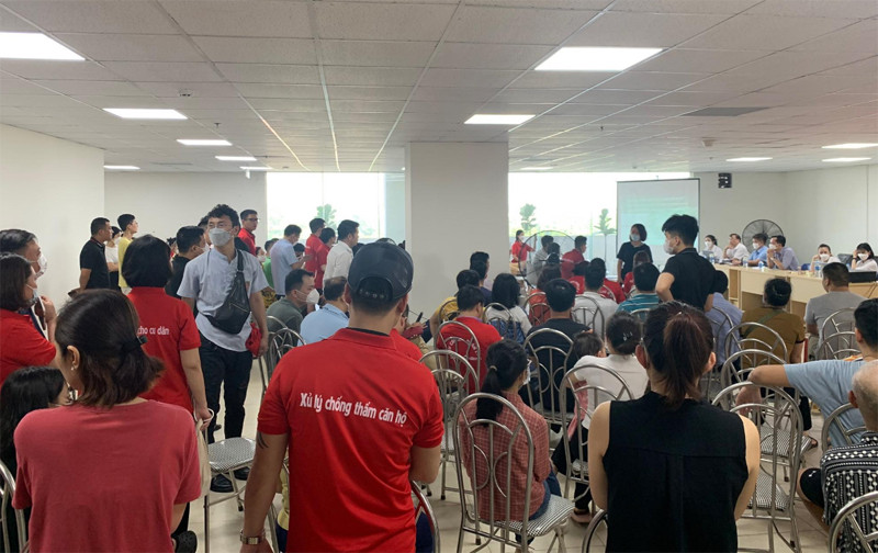 Cư dân và Ban quản lý tổ chức họp bàn về cách giải quyết quyền lợi, đảm bảo an toàn PCCC, ANTT tại tòa nhà