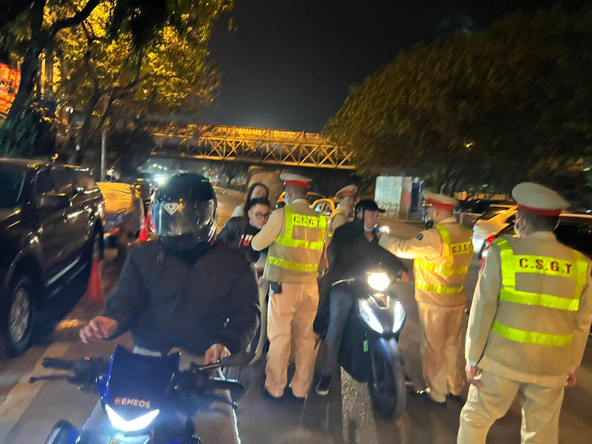 Tổ công tác kiểm tra nồng độ cồn Tổ công tác kiểm tra nồng độ cồn