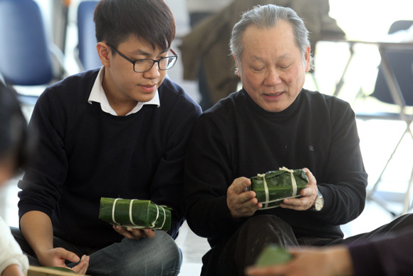 Gói bánh chưng xanh mang Tết đến đồng bào nghèo ảnh 9 Gói bánh chưng xanh mang Tết đến đồng bào nghèo ảnh 9