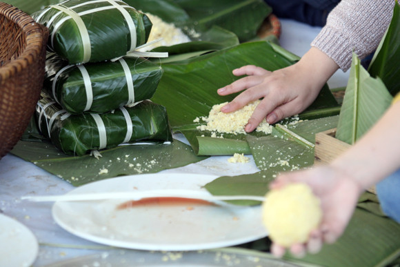 Gói bánh chưng xanh mang Tết đến đồng bào nghèo ảnh 13 Gói bánh chưng xanh mang Tết đến đồng bào nghèo ảnh 13