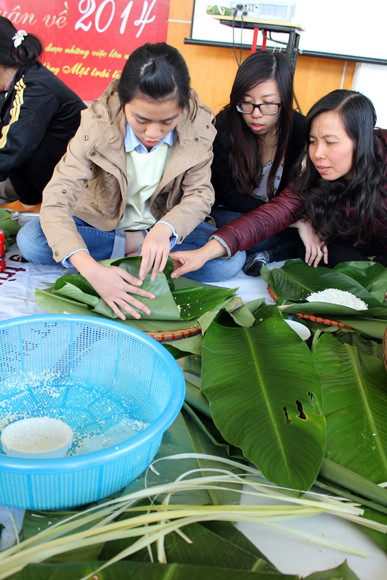 Gói bánh chưng xanh mang Tết đến đồng bào nghèo ảnh 5 Gói bánh chưng xanh mang Tết đến đồng bào nghèo ảnh 5