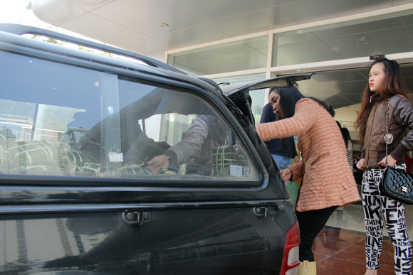 Gói bánh chưng xanh mang Tết đến đồng bào nghèo ảnh 15