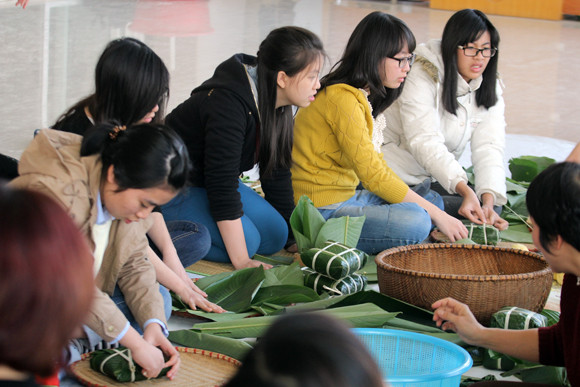 Gói bánh chưng xanh mang Tết đến đồng bào nghèo ảnh 10 Gói bánh chưng xanh mang Tết đến đồng bào nghèo ảnh 10