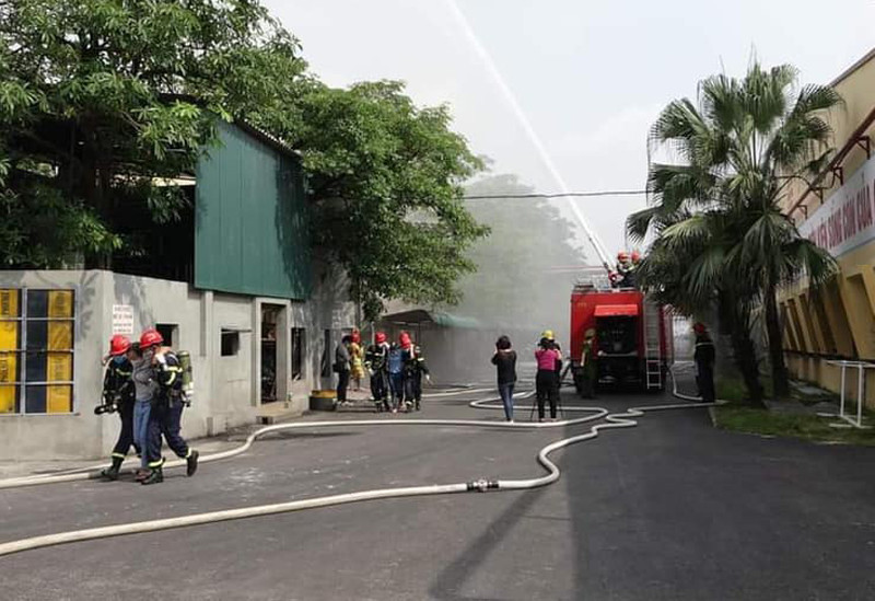 Lực lượng Cảnh sát PCCC và CNCH- CA thị xã Sơn Tây cứu người mắc kẹt trong đám cháy tại tình huống cháy diễn tập Lực lượng Cảnh sát PCCC và CNCH- CA thị xã Sơn Tây cứu người mắc kẹt trong đám cháy tại tình huống cháy diễn tập