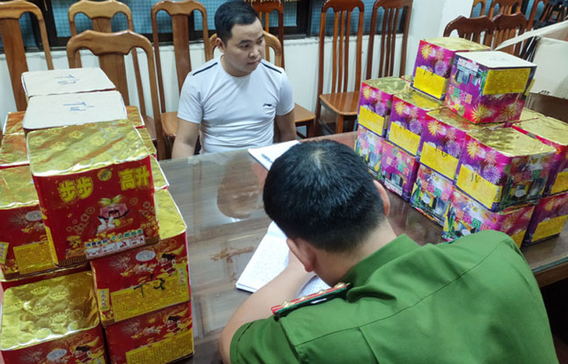 Cơ quan Công an ghi lời khai đối tượng Tứ