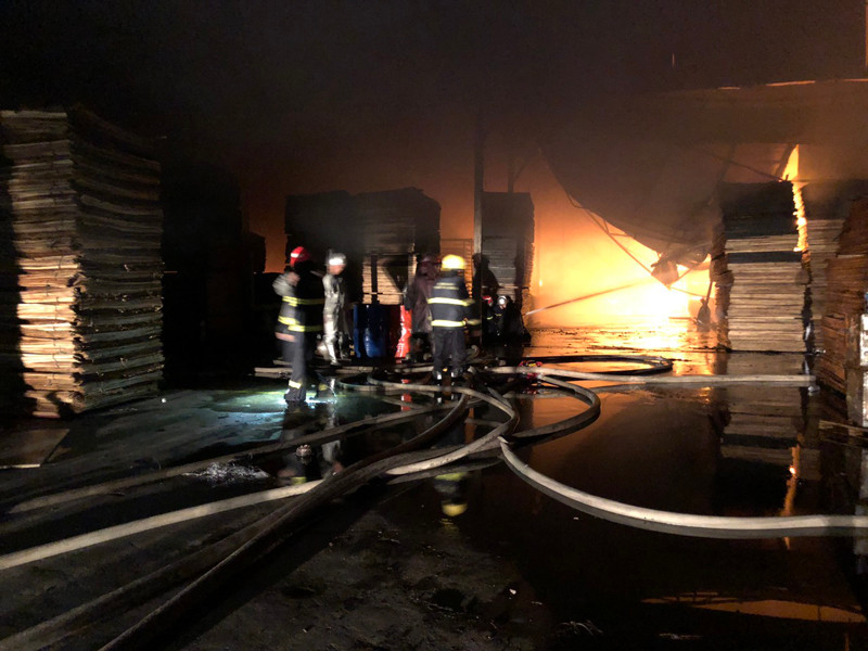 Đám cháy nhanh chóng được khống chế hoàn toàn