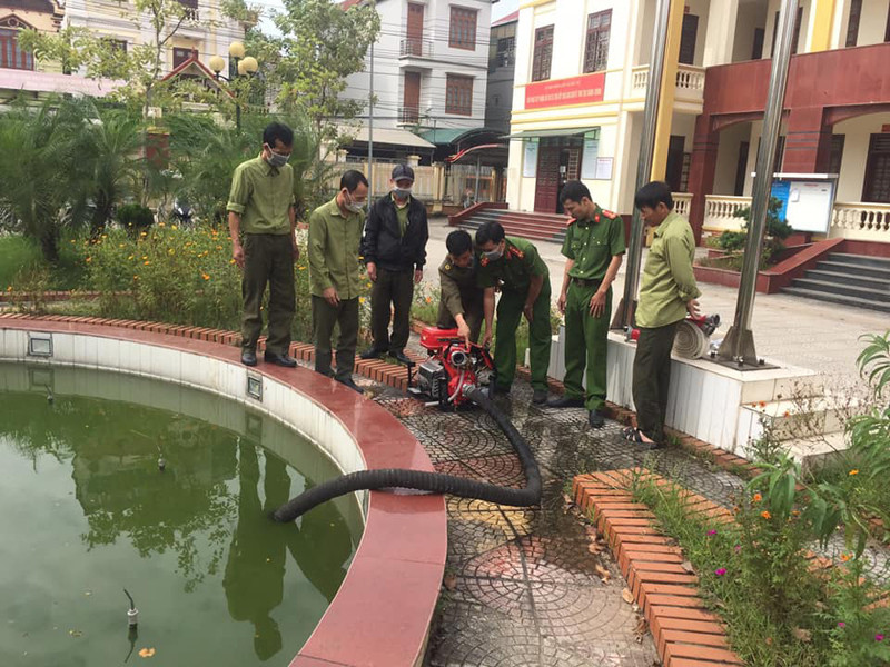 Lực lượng Cảnh sát PCCC và CNCH - CAH Hoài Đức hướng dẫn đội chữa cháy xã Đắc Sở sử dụng máy bơm chữa cháy Lực lượng Cảnh sát PCCC và CNCH - CAH Hoài Đức hướng dẫn đội chữa cháy xã Đắc Sở sử dụng máy bơm chữa cháy