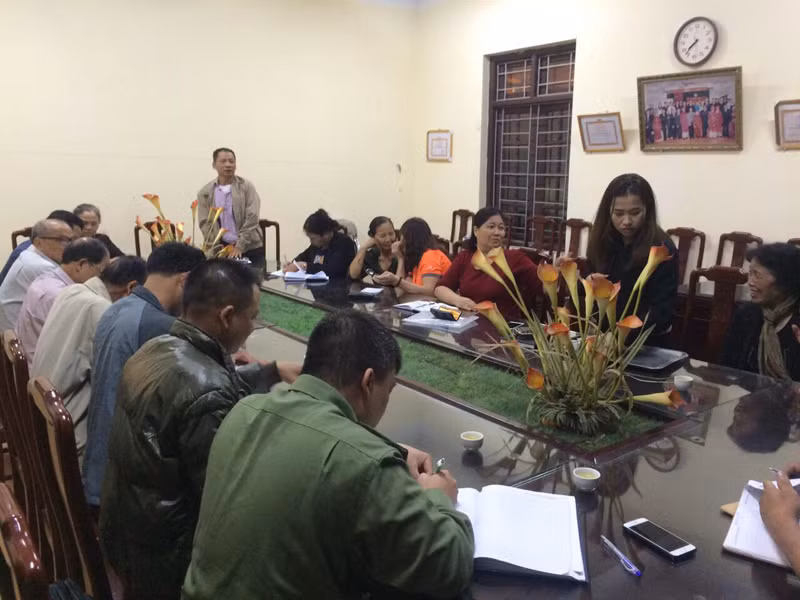 Trao đổi, nắm bắt thông tin tại xã Tứ Hiệp