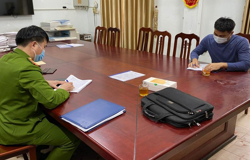 Cơ quan Công an ghi lời khai của lái xe Bùi Văn Tự