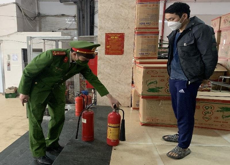 Đội Cảnh sát PCCC&CNCH - Công an huyện Hoài Đức đã kiểm tra việc thực hiện công tác phòng cháy, chữa cháy và cứu nạn, cứu hộ đối với các cơ sở trọng điểm, cơ sở có nguy cơ cháy nổ cao trên địa bàn Đội Cảnh sát PCCC&CNCH - Công an huyện Hoài Đức đã kiểm tra việc thực hiện công tác phòng cháy, chữa cháy và cứu nạn, cứu hộ đối với các cơ sở trọng điểm, cơ sở có nguy cơ cháy nổ cao trên địa bàn