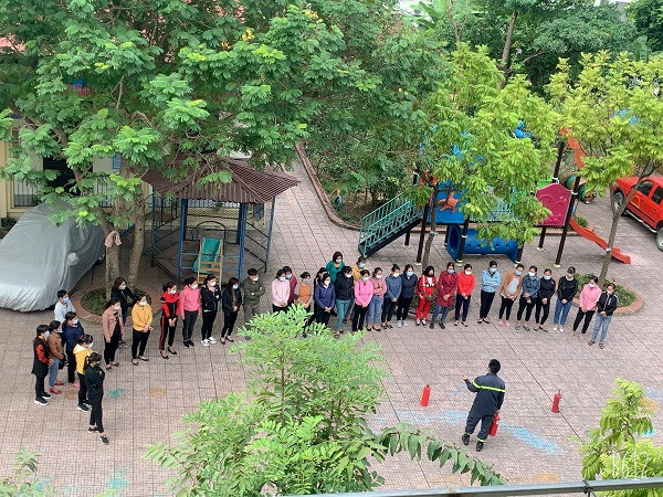 Cảnh sát PCCC và CNCH tuyên truyền an toàn cháy, nổ cho người dân Cảnh sát PCCC và CNCH tuyên truyền an toàn cháy, nổ cho người dân