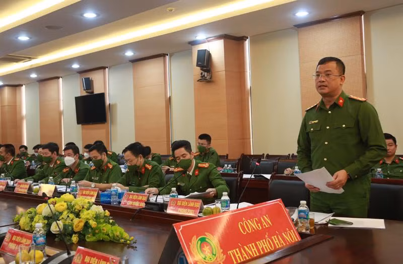 Đại tá Phạm Trung Hiếu, Trưởng Phòng Cảnh sát PCCC và CNCH- CATP Hà Nội phát biểu tại Hội thảo Đại tá Phạm Trung Hiếu, Trưởng Phòng Cảnh sát PCCC và CNCH- CATP Hà Nội phát biểu tại Hội thảo