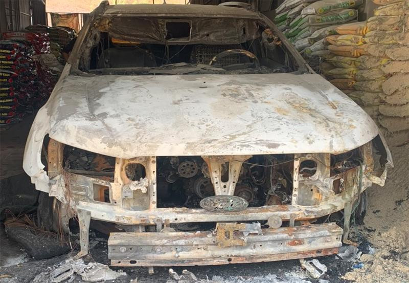 Chiếc xe bị cháy Chiếc xe bị cháy